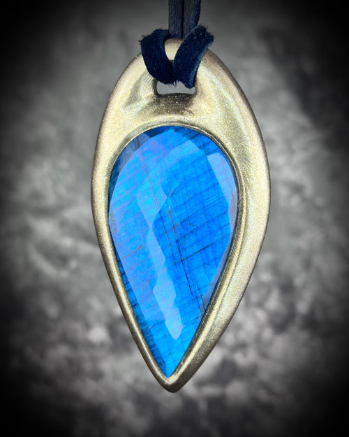 Handmade Blue Labradorite Statement Talisman – A magical gift to boost intuition, protection, and transformation, perfect for manifesting your desires.